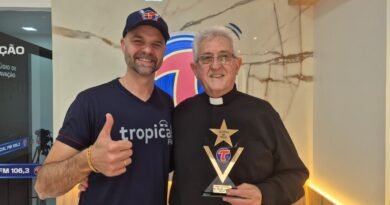 40 anos de sacerdócio, padre Solano é o primeiro homenageado do "Troféu Estrela de Ouro". Entrevista vai ao ar às 18h pelas redes sociais da Tropical Fm DD5F03B8-DE38-41F7-8B69-D6B3D41915D4