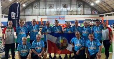 Equipes de Vôlei Escuro de Quatro Pontes conquistam vice-campeonato e terceiro lugar em competição regional EDIT Equipes de Vôlei Escuro