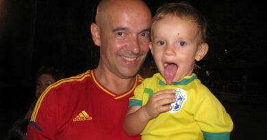Espanhol que vive em Quatro Pontes celebra título mundial da Espanha e compartilha emoção com a Rádio Tropical FM IMG_0276