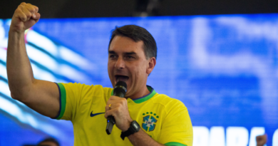 Flávio diz ao governo Trump que nova tarifa daria ‘vitória política’ para Lula design-sem-nome-2026-05-19t085647.306