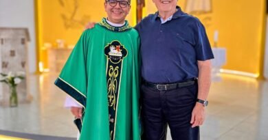 No Dia do Padre, Quatro Pontes celebra a missão de dois sacerdotes que inspiram a comunidade 1035A133-A719-46E6-8BD0-1E79E65157DE
