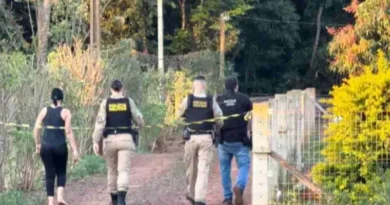 Homem invade casas e mantém famílias reféns no interior de Santa Helena 17878326206a90292cdeb5f-800x450
