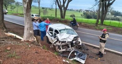 Ultrapassagem termina em colisão contra árvores e batida com caminhão na PR-182 entre Toledo e Maripá 26a7c55f0db94b_WhatsApp_Image_2026_08_12_at_05.58.22__1_