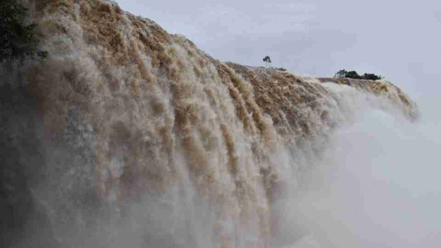 Chuva pode passar dos 200 mm no Paraná e aumentar vazão das Cataratas do Iguaçu