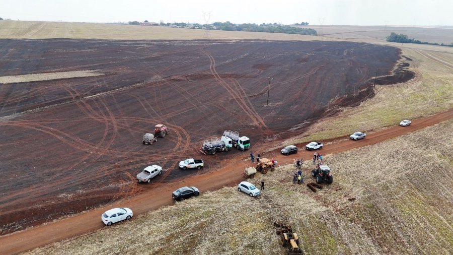 Ação conjunta controla incêndio de grandes proporções em Novo Três Passos