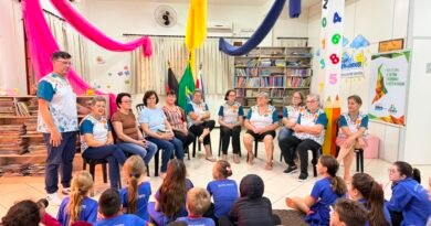 Encontro entre gerações promove troca de experiências em Quatro Pontes Encontro entre gerações