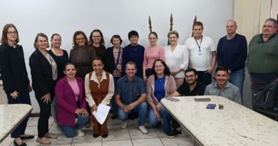 Novos membros do Conselho Municipal de Saúde tomam posse para a gestão 2026–2029 em Quatro Pontes Sem título