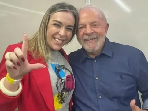 Lula já tirou ao menos três fotos com lobista e investigada Roberta Luchsinger, que diz ‘nunca ter visto’