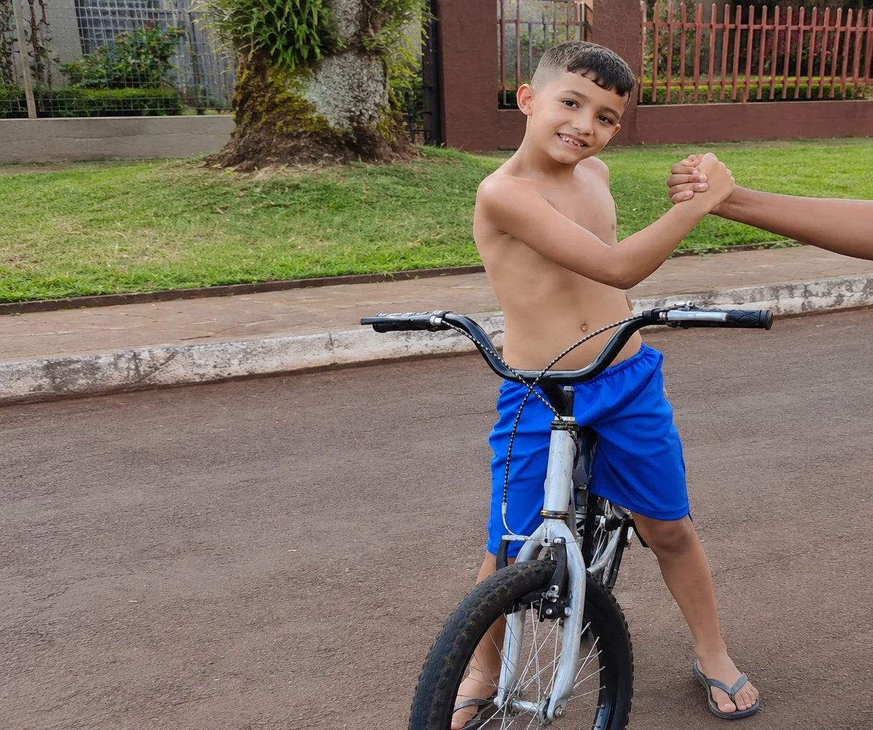 Bicicleta é furtada de residência no Centro de Quatro Pontes; família pede ajuda para localizar