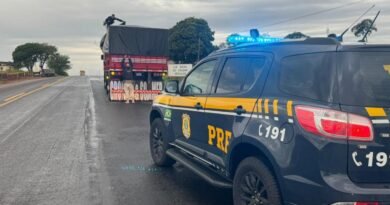 Bitrem fica sem combustível e polícia descobre carga de cigarros na BR 163 2026-09-23-05-19-25-img0000001