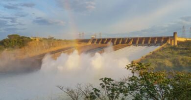 Vertedouro de Itaipu foi aberto neste domingo (13) 46aa7e0b6834a7_6aa6946f0cb96__Copy_
