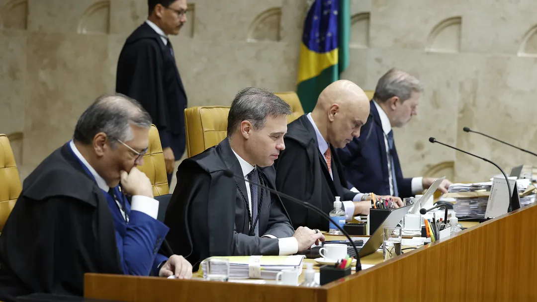 Tropical FM faz cobertura completa da sessão do STF que analisa possível investigação contra Moraes