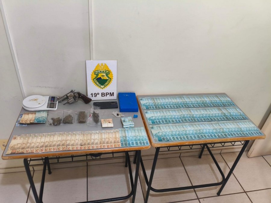 Mulher pede socorro de dentro de carro e PM desarticula esquema de tráfico com mais de 1 kg de cocaína e arma em Toledo