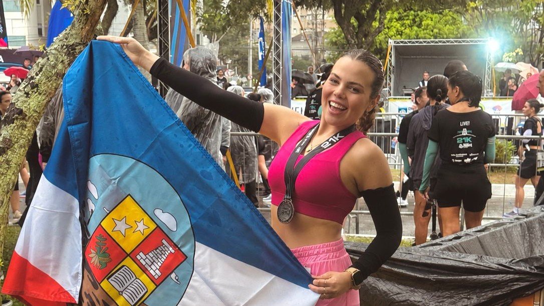 Atletas de Quatro Pontes participam da Meia Maratona Internacional de Floripa FIBRA 2026