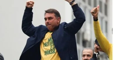 Lula aumentou o Bolsa Família no ‘desespero’ e tenta comprar votos, diz Flávio Flavio-Bolsonaro-1