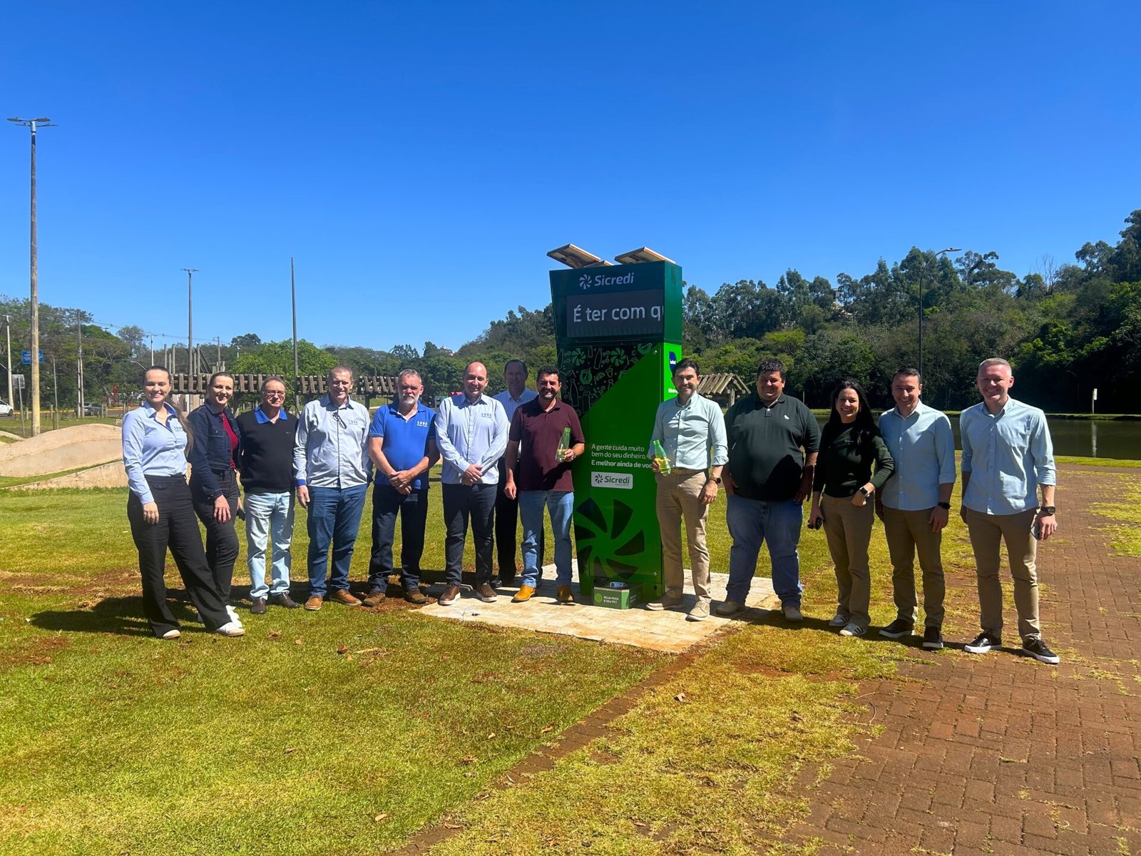 Sicredi entrega Totem Ice Hot no Lago Municipal e amplia opções de lazer e bem-estar para a comunidade de Marechal Cândido Rondon