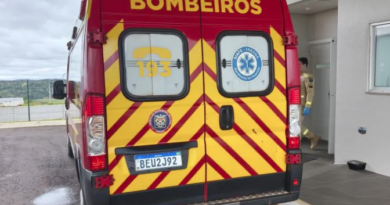 Homem fica ferido após ser prensado entre dois veículos em Quatro Pontes Screenshot_1
