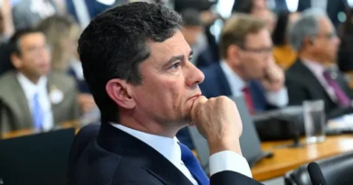 Moro lidera disputa para governador no Paraná, com 45% no 1° turno senador-sergio-moro-na-sabatina-do-agu-jorge-messias-na-ccj-1777482595579_v2_900x506.jpg