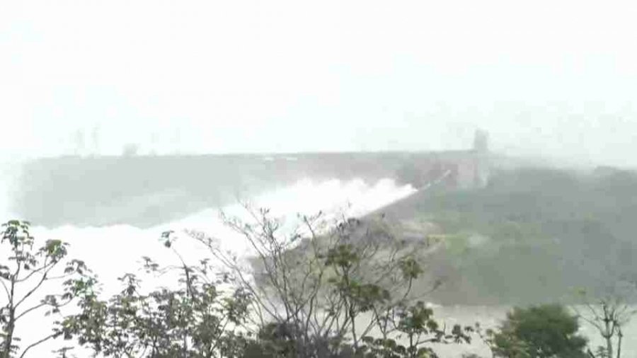 Rio Paraná chega a 121 metros e amplia risco de inundações em Cidade do Leste