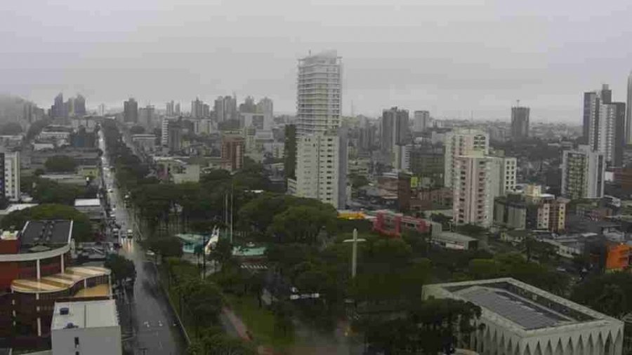 Semana começa com temporais e termina com queda nas temperaturas no Paraná