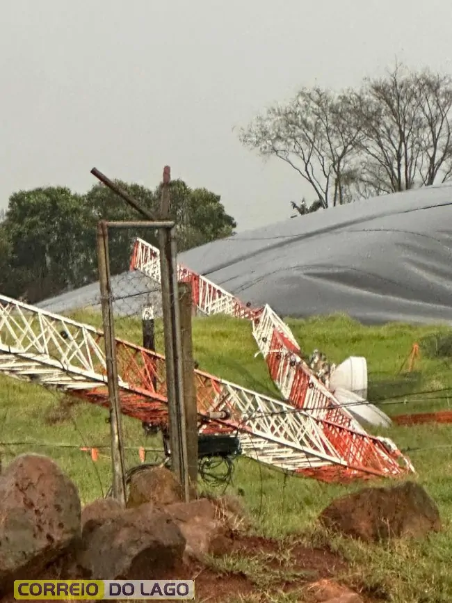 Temporal causa estragos e derruba torre em Santa Helena