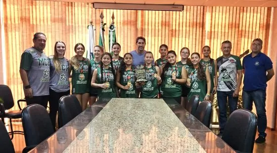 Equipe bicampeã estadual de basquete feminino é recepcionada na prefeitura de Marechal Cândido Rondon