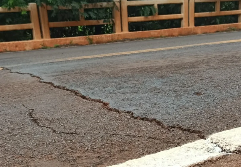 Problema em asfalto causa pequenos solavancos na ponte do Rio Guaçu entre Quatro Pontes e Novo Sarandi