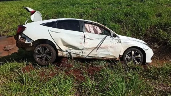 Civic e Siena se envolvem em acidente na dupla da BR 163 em Toledo