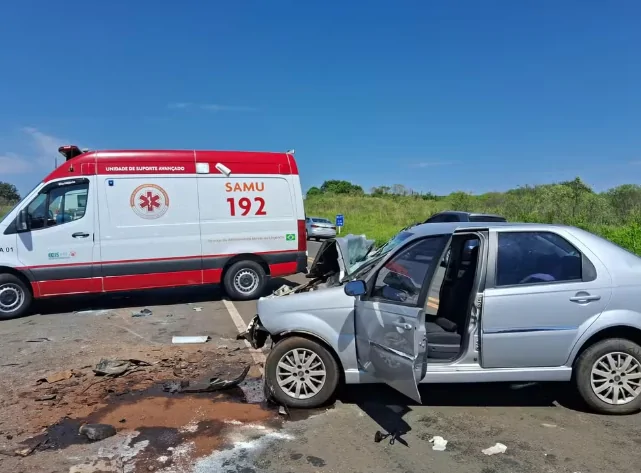 Três pessoas morrem e sete ficam feridas em acidente entre dois carros na BR-277, em Guarapuava